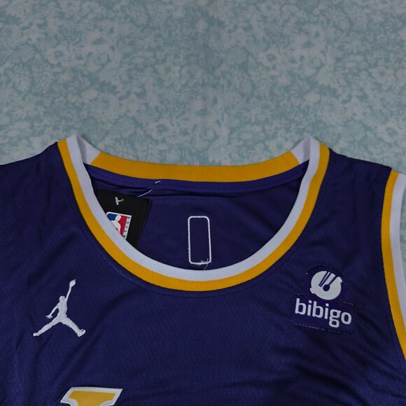NBA Los Angeles Lakers LeBron James #23 Jersey - Picture 4 of 6